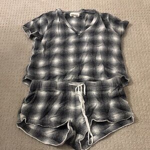Black and white Bella Dahl pjs size small